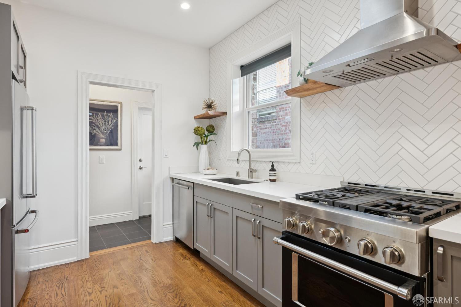 Detail Gallery Image 15 of 38 For 1070 Post St #4,  San Francisco,  CA 94109 - 3 Beds | 2 Baths