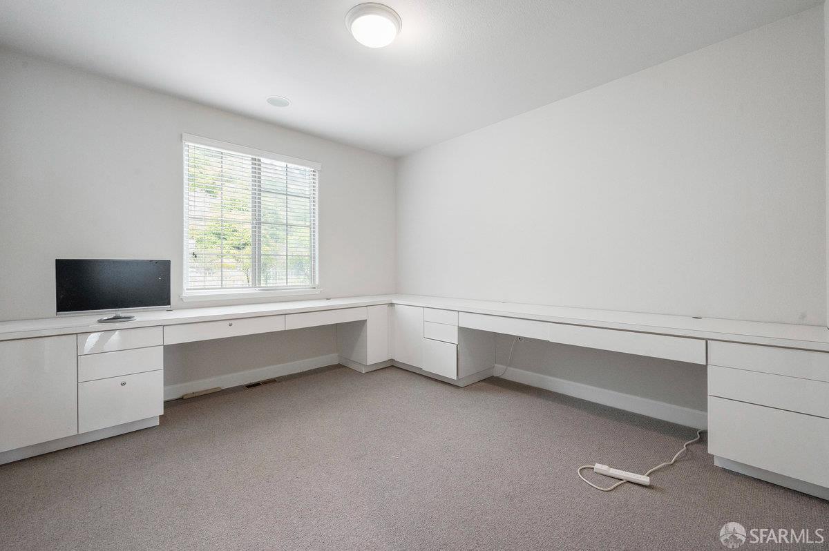 Detail Gallery Image 12 of 18 For 72 Golden Aster Ct, Brisbane,  CA 94005 - 4 Beds | 4 Baths