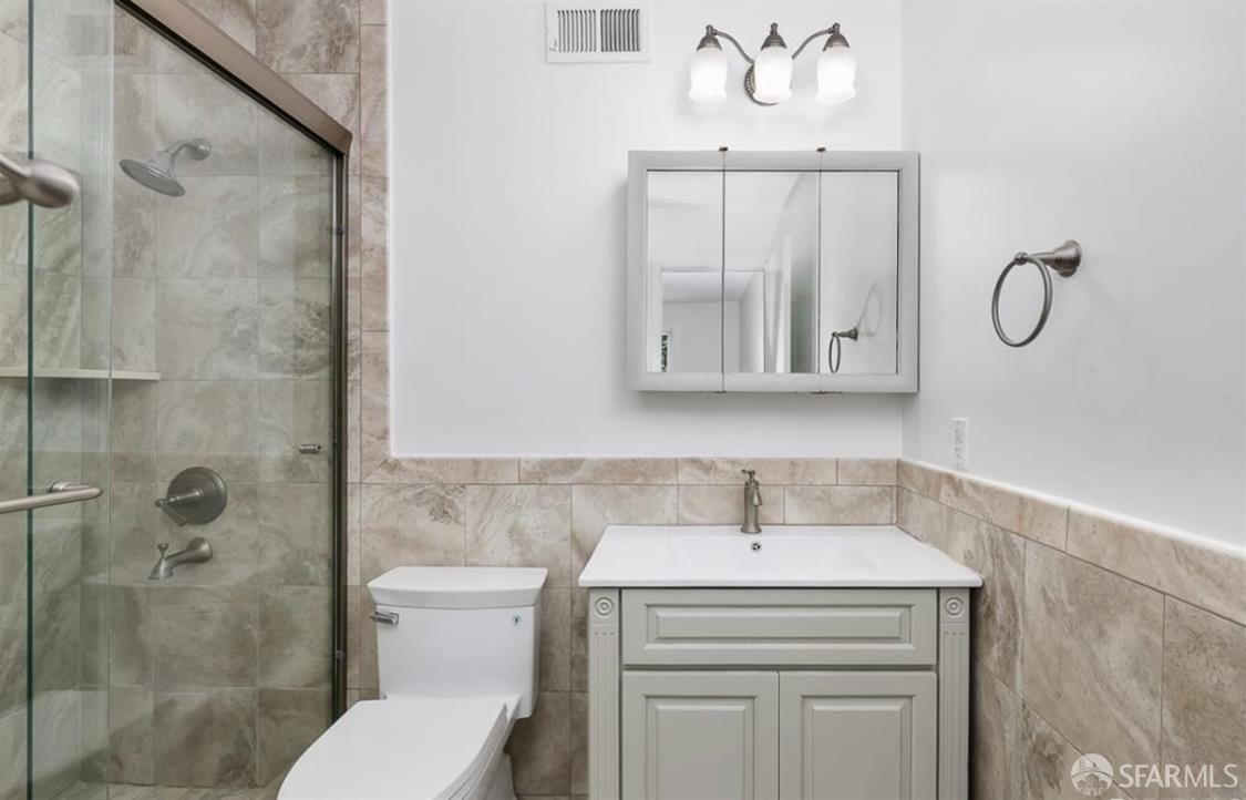 Detail Gallery Image 26 of 32 For 719 Banks St, San Francisco,  CA 94110 - 3 Beds | 2 Baths