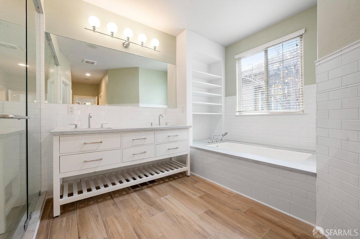 Detail Gallery Image 11 of 18 For 72 Golden Aster Ct, Brisbane,  CA 94005 - 4 Beds | 4 Baths