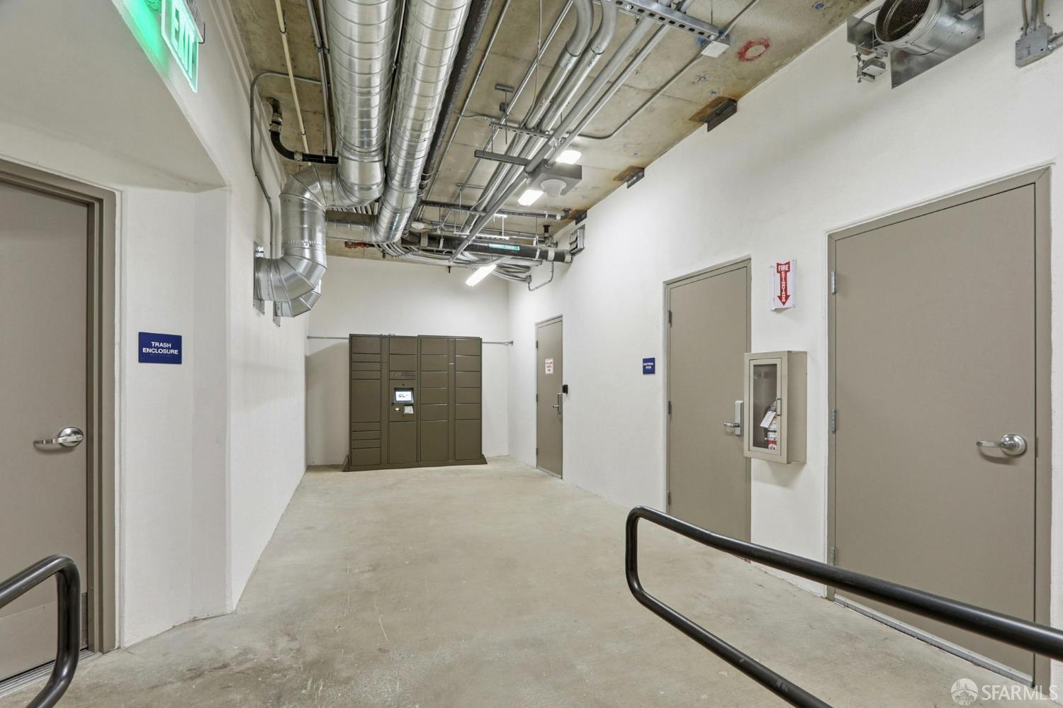 Detail Gallery Image 35 of 39 For 425 First St #14,  Los Altos,  CA 94022 - 1 Beds | 1/1 Baths