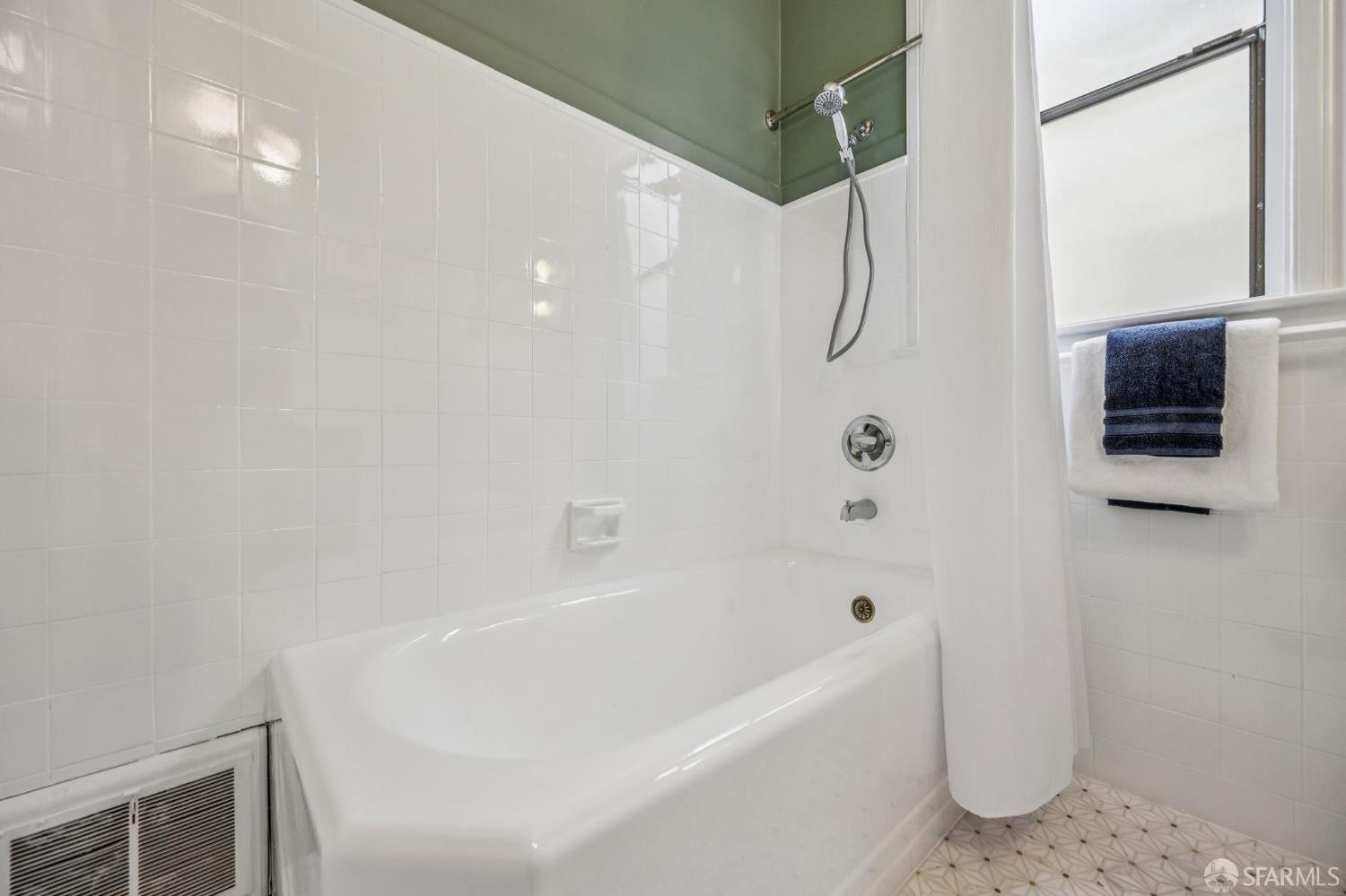 Photo #34: 425070471 Listing: Photo #34