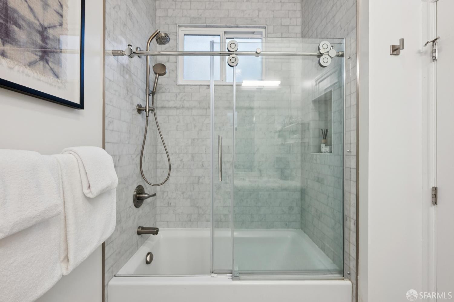 Detail Gallery Image 25 of 38 For 1070 Post St #4,  San Francisco,  CA 94109 - 3 Beds | 2 Baths