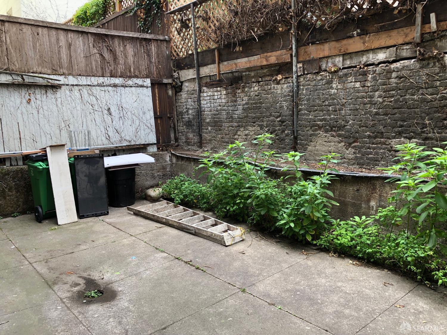 Detail Gallery Image 4 of 4 For 1022 Bush St, San Francisco,  CA 94109 - – Beds | – Baths