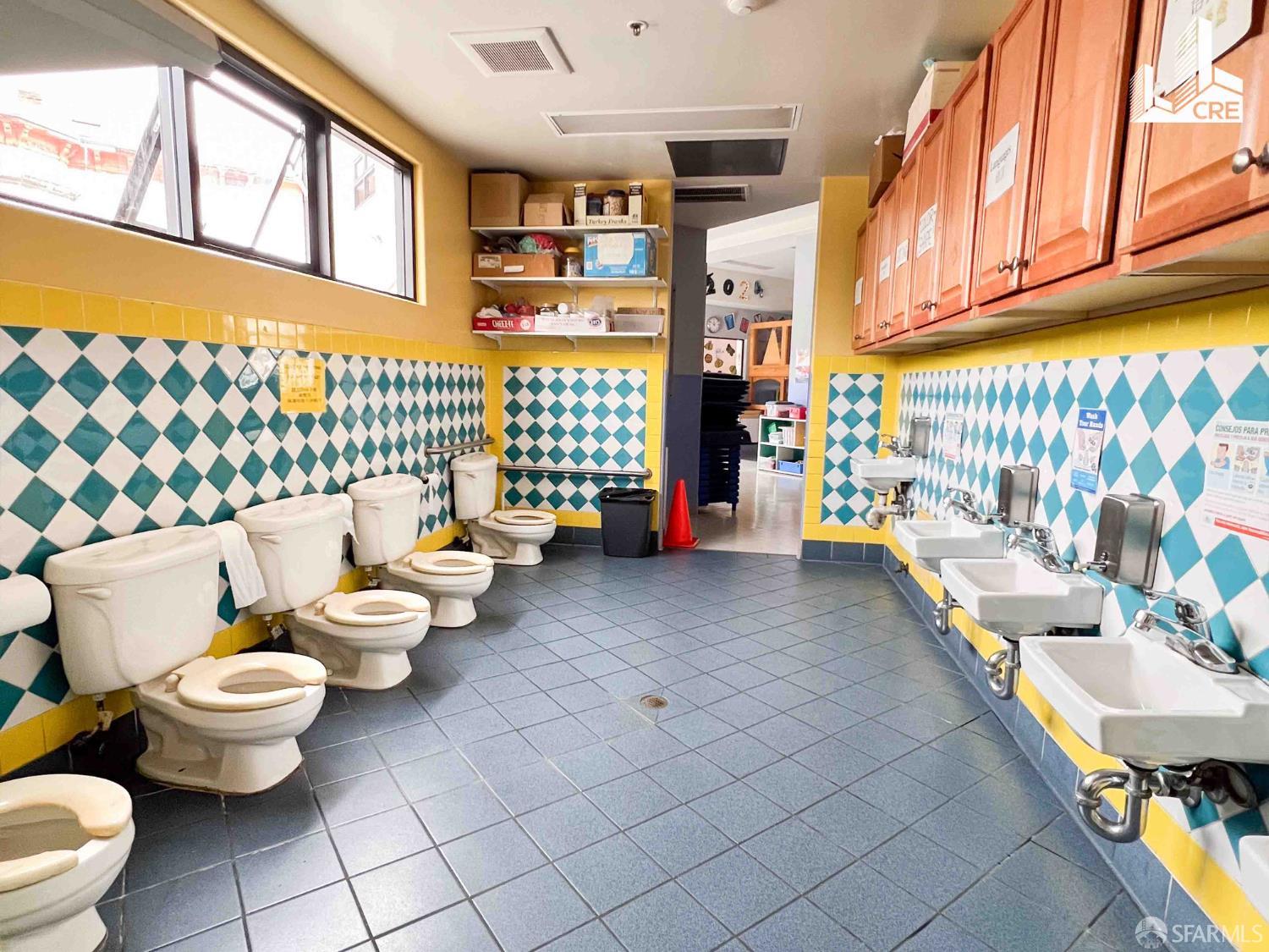 Detail Gallery Image 5 of 12 For 1011 7th Ave, Oakland,  CA 94606 - – Beds | – Baths