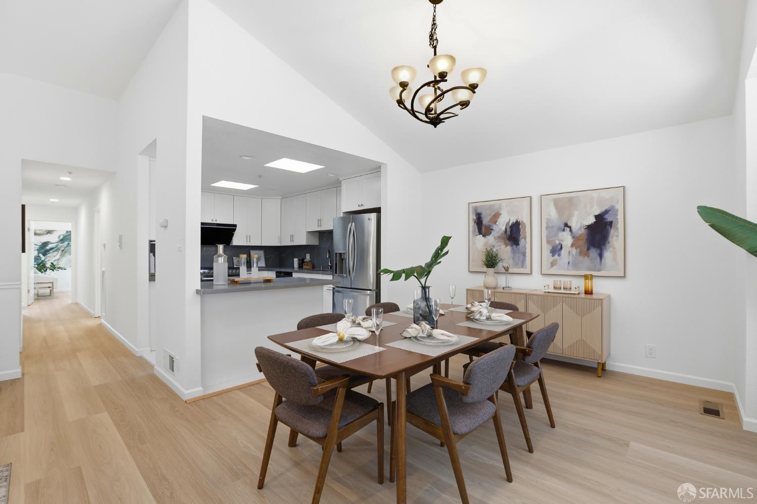 Detail Gallery Image 3 of 33 For 932 Hillside Blvd, Daly City,  CA 94014 - 4 Beds | 3 Baths