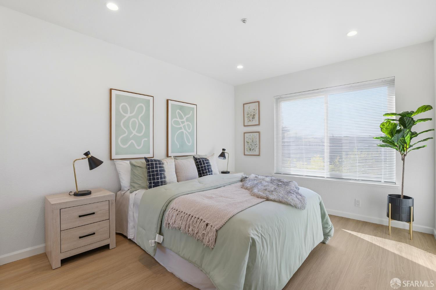 Detail Gallery Image 16 of 33 For 932 Hillside Blvd, Daly City,  CA 94014 - 4 Beds | 3 Baths