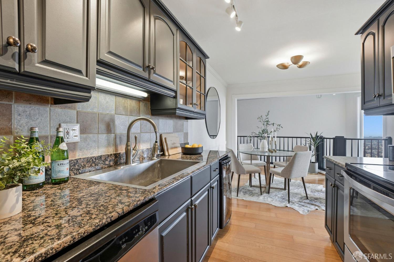 Photo #13: 425085572 Listing: Photo #13