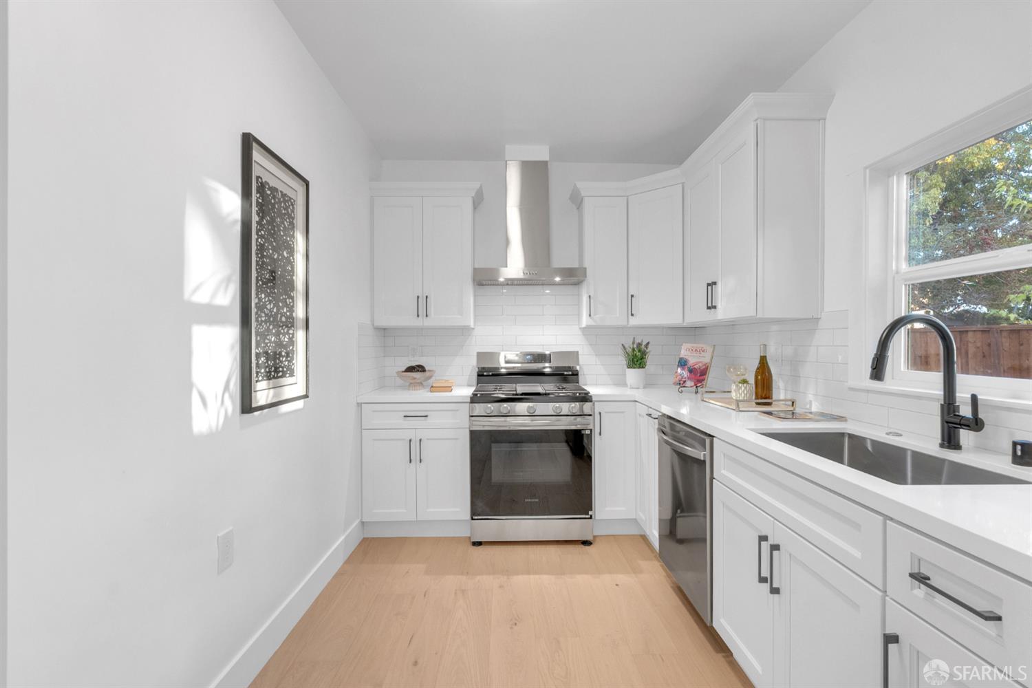 Detail Gallery Image 7 of 27 For 1055 56th St, Emeryville,  CA 94608 - 4 Beds | 2 Baths