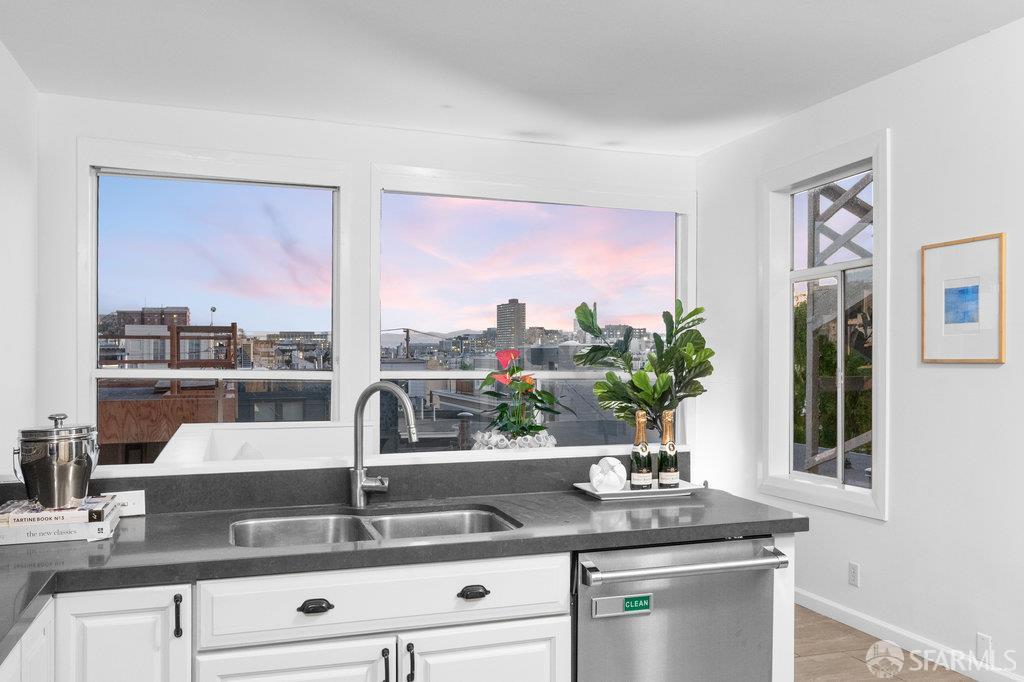 Detail Gallery Image 15 of 80 For 1259 Union St, San Francisco,  CA 94109 - 4 Beds | 3 Baths