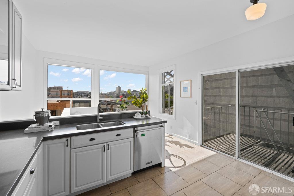 Detail Gallery Image 12 of 80 For 1259 Union St, San Francisco,  CA 94109 - 4 Beds | 3 Baths