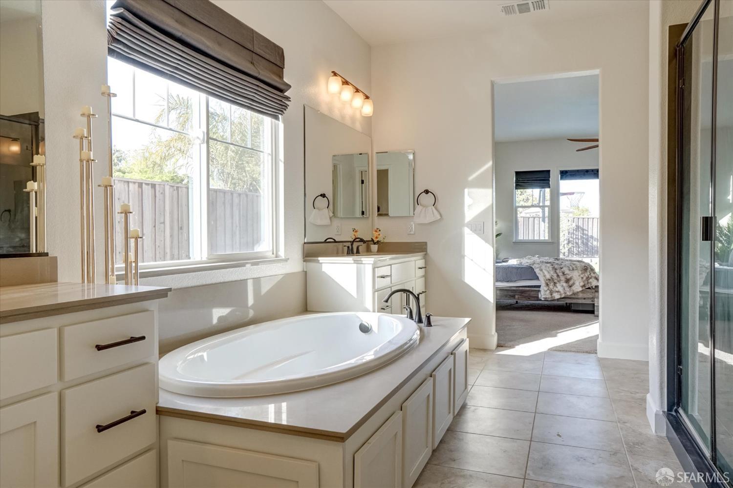 Detail Gallery Image 11 of 32 For 109 Clear Lake Ct, Oakley,  CA 94561 - 6 Beds | 4/1 Baths