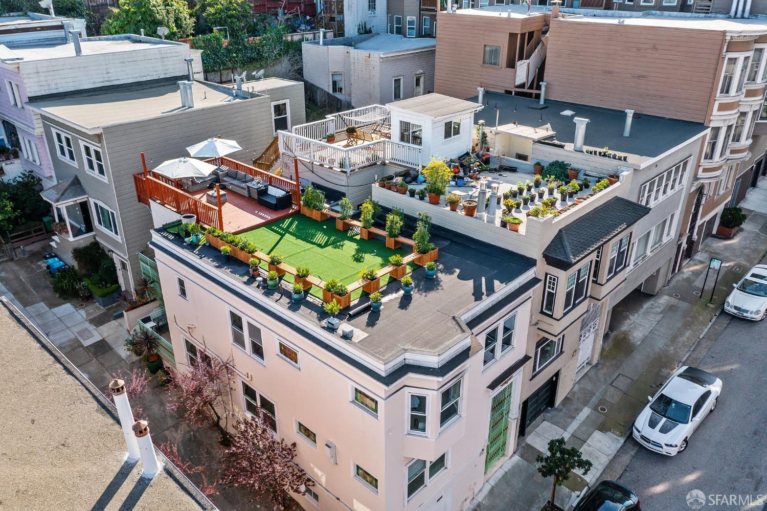 Detail Gallery Image 2 of 44 For 1159 Pacific Ave, San Francisco,  CA 94133 - 5 Beds | 4/1 Baths