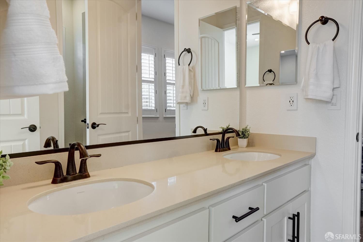 Detail Gallery Image 14 of 32 For 109 Clear Lake Ct, Oakley,  CA 94561 - 6 Beds | 4/1 Baths