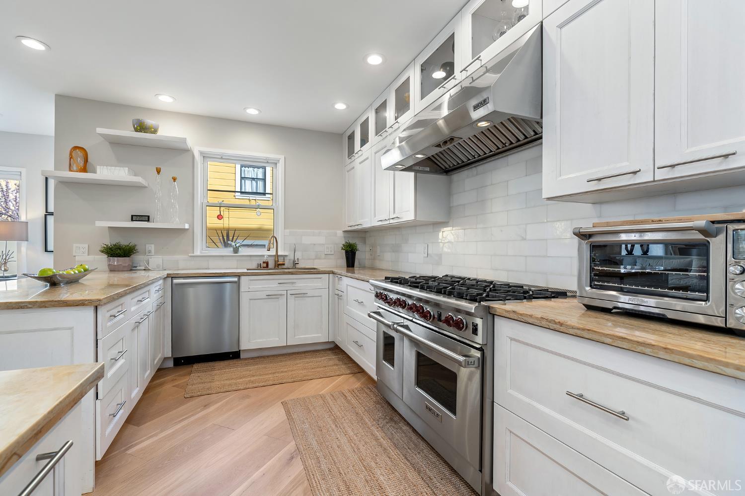 Detail Gallery Image 18 of 44 For 1159 Pacific Ave, San Francisco,  CA 94133 - 5 Beds | 4/1 Baths