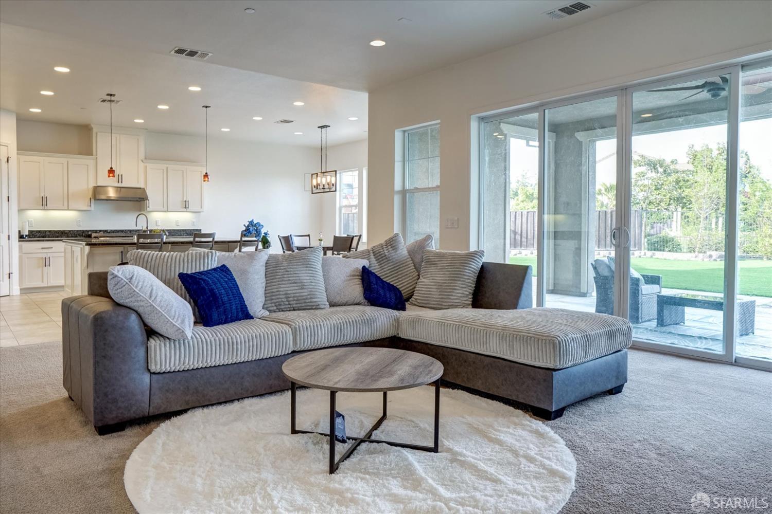 Detail Gallery Image 7 of 32 For 109 Clear Lake Ct, Oakley,  CA 94561 - 6 Beds | 4/1 Baths