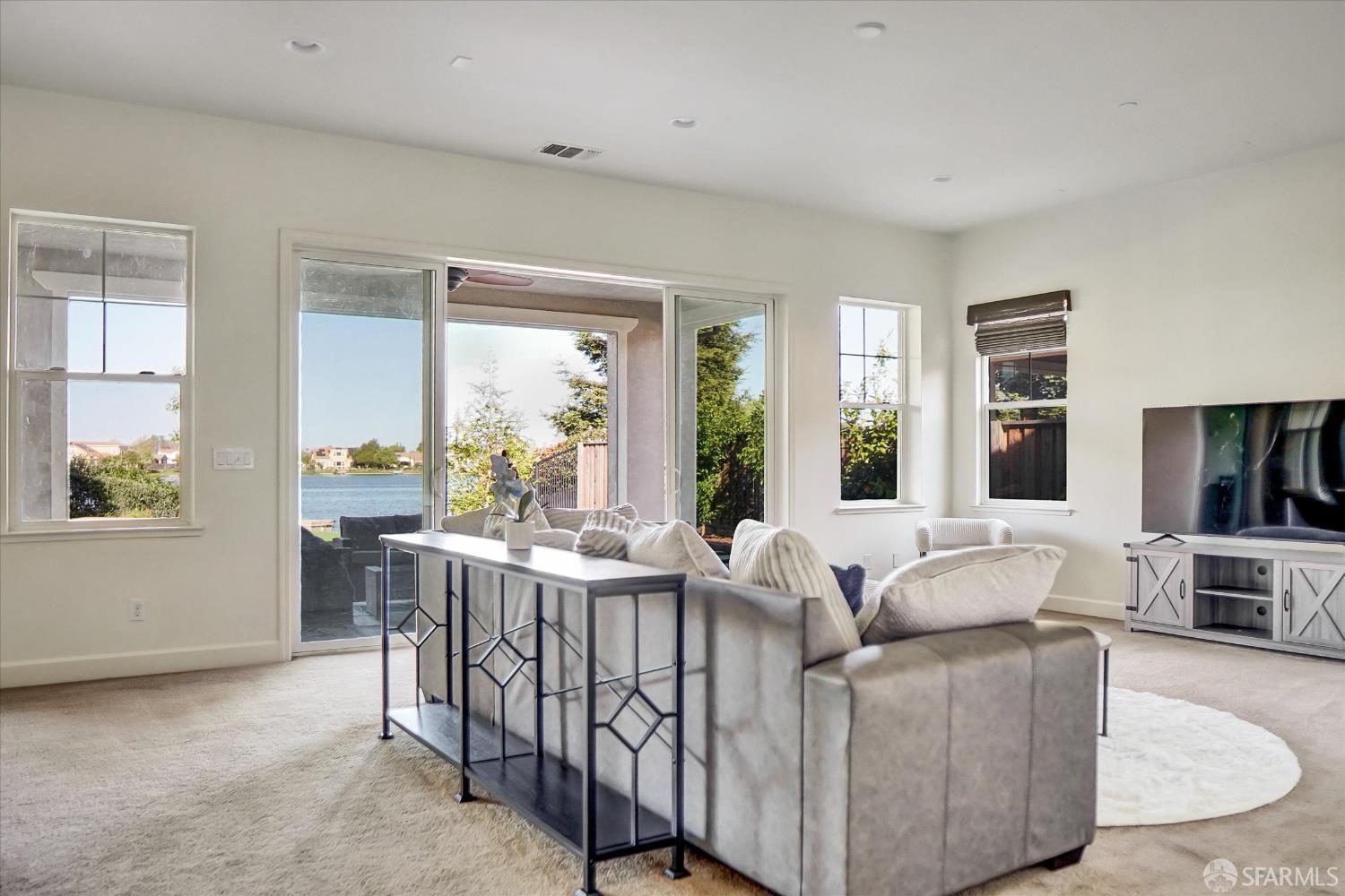 Detail Gallery Image 6 of 32 For 109 Clear Lake Ct, Oakley,  CA 94561 - 6 Beds | 4/1 Baths