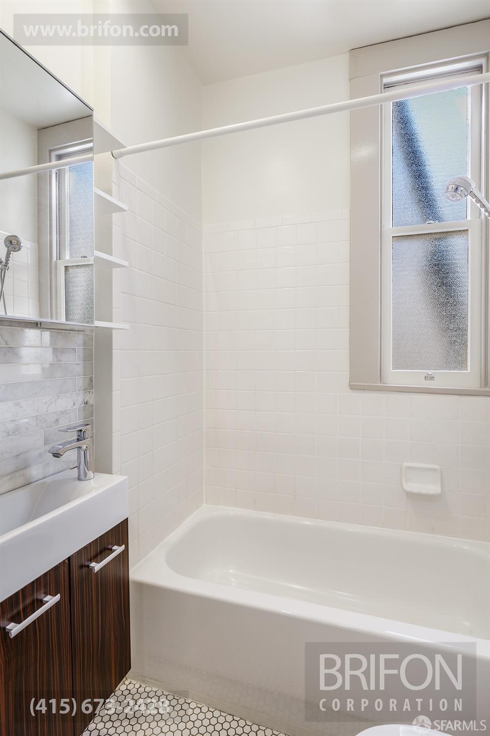 Detail Gallery Image 7 of 23 For 1463 Hyde St, San Francisco,  CA 94109 - 1 Beds | 1 Baths