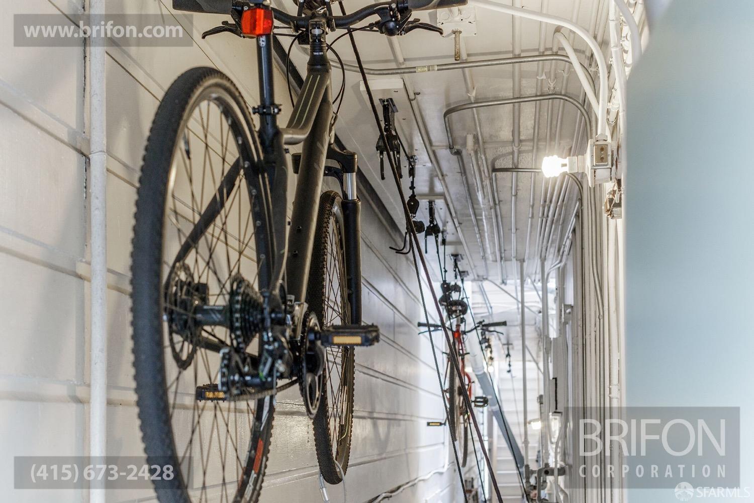 Detail Gallery Image 10 of 23 For 1463 Hyde St, San Francisco,  CA 94109 - 1 Beds | 1 Baths