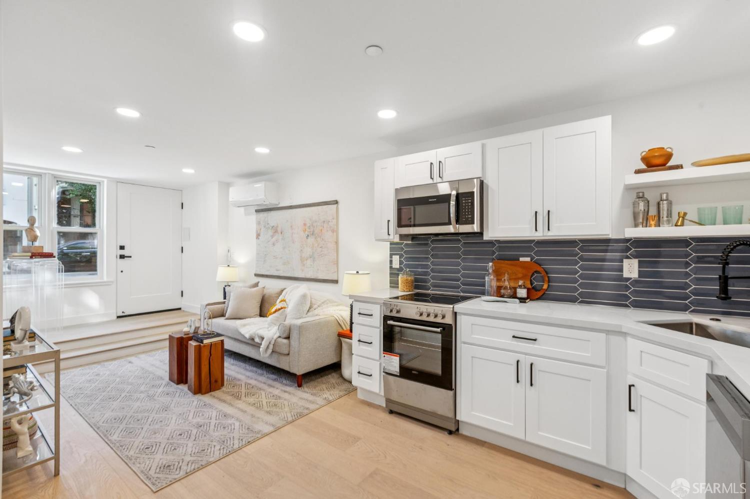 Detail Gallery Image 10 of 40 For 108 Albion St a,  San Francisco,  CA 94110 - 2 Beds | 1 Baths