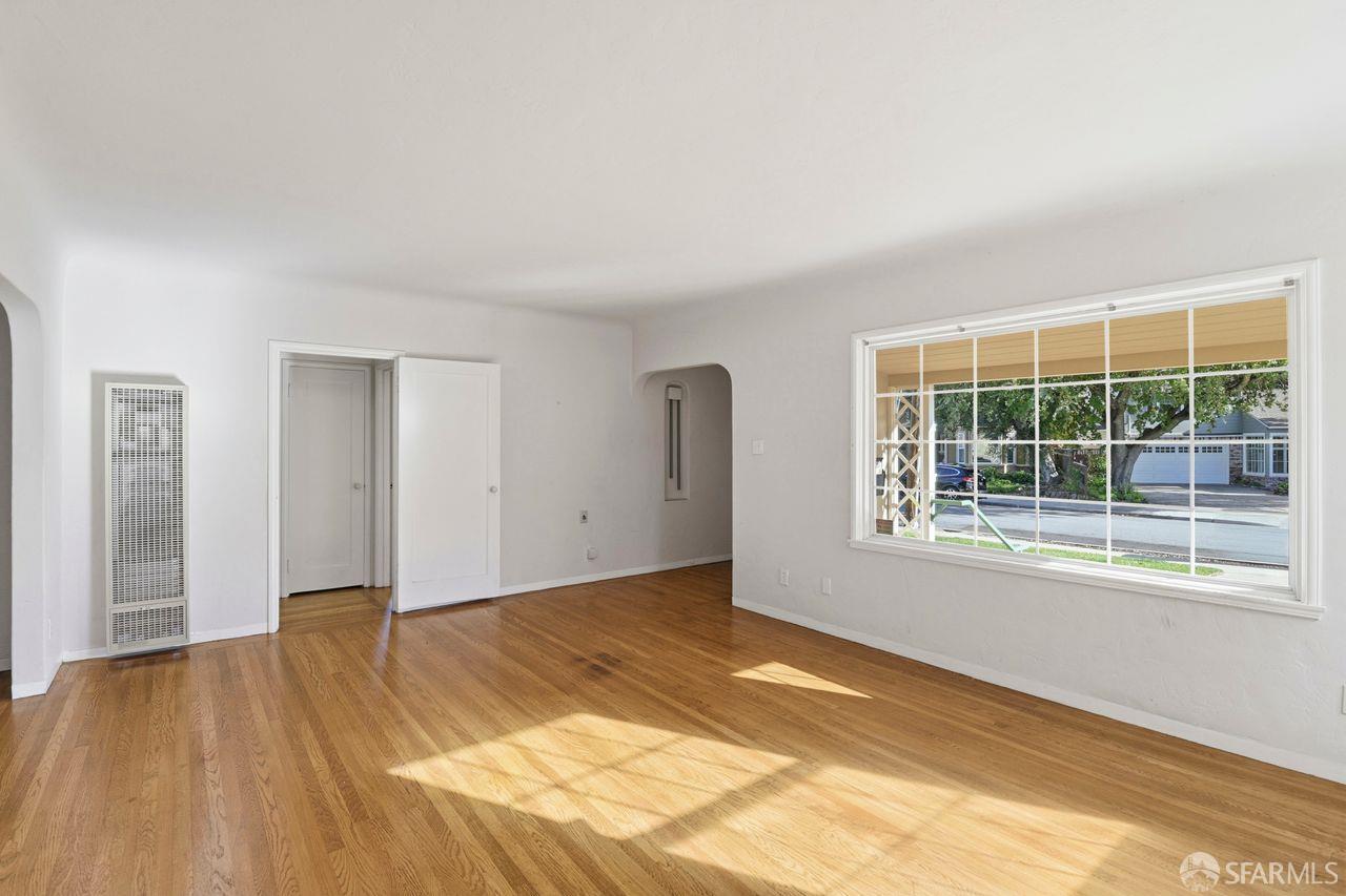 Detail Gallery Image 5 of 41 For 170 Hillview Ave, Redwood City,  CA 94062 - 3 Beds | 2 Baths