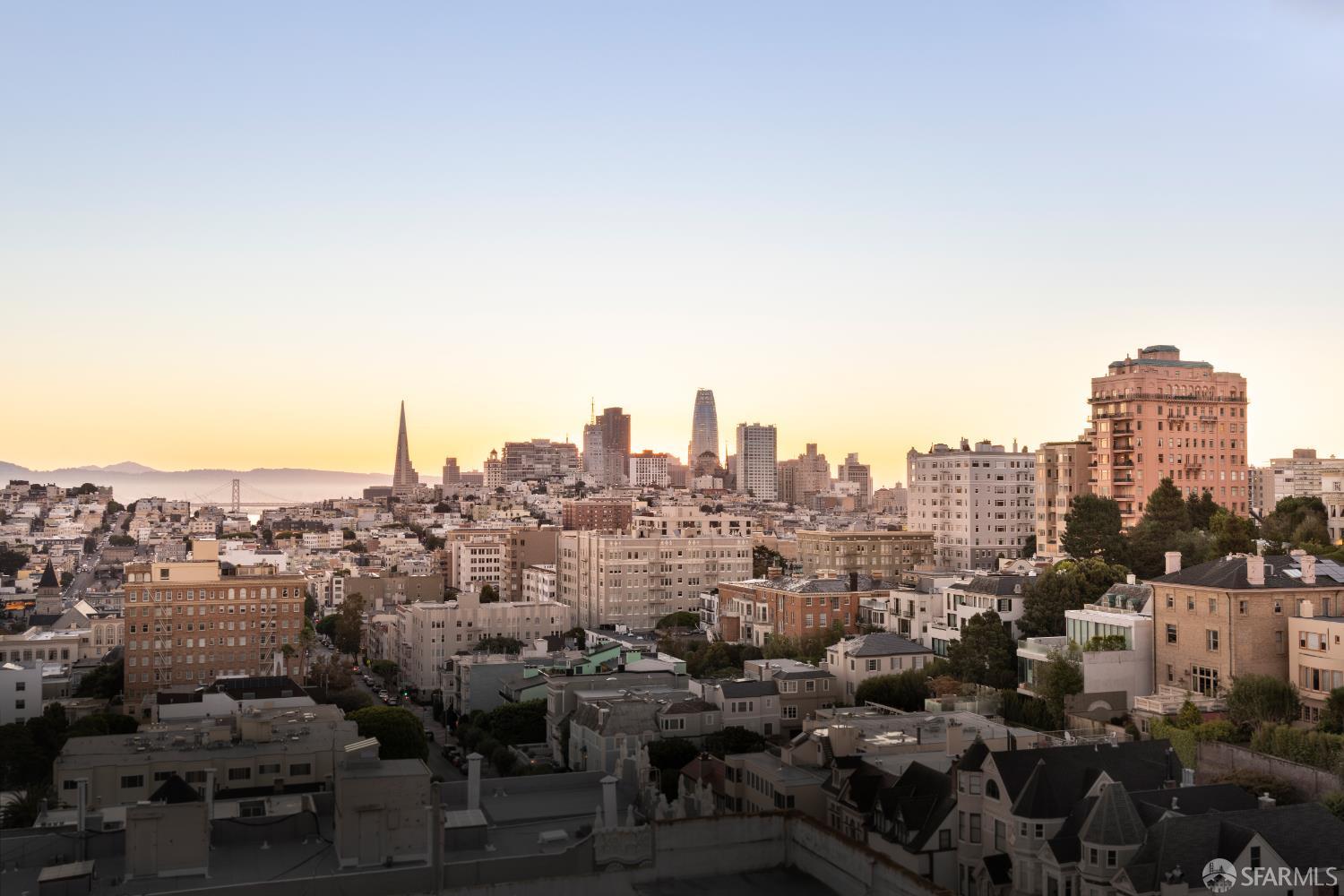 Detail Gallery Image 2 of 33 For 2100 Pacific Ave #10,  San Francisco,  CA 94115 - 3 Beds | 3/1 Baths