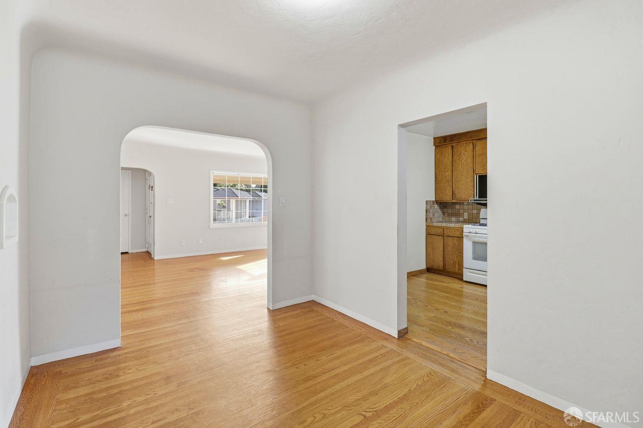 Detail Gallery Image 13 of 41 For 170 Hillview Ave, Redwood City,  CA 94062 - 3 Beds | 2 Baths