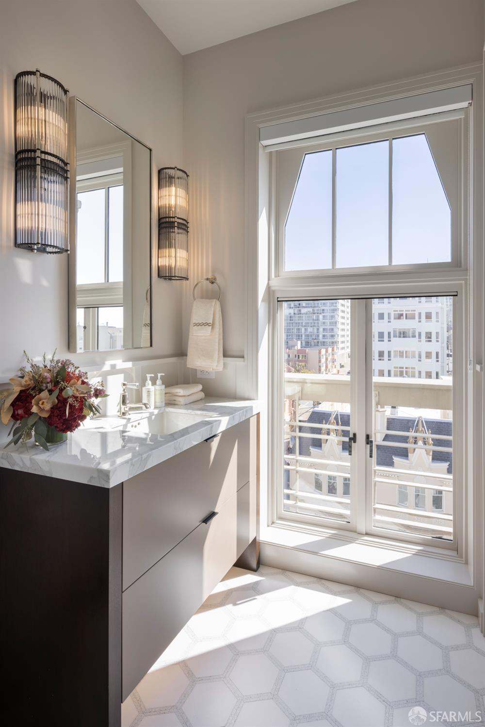 Detail Gallery Image 22 of 33 For 2100 Pacific Ave #10,  San Francisco,  CA 94115 - 3 Beds | 3/1 Baths