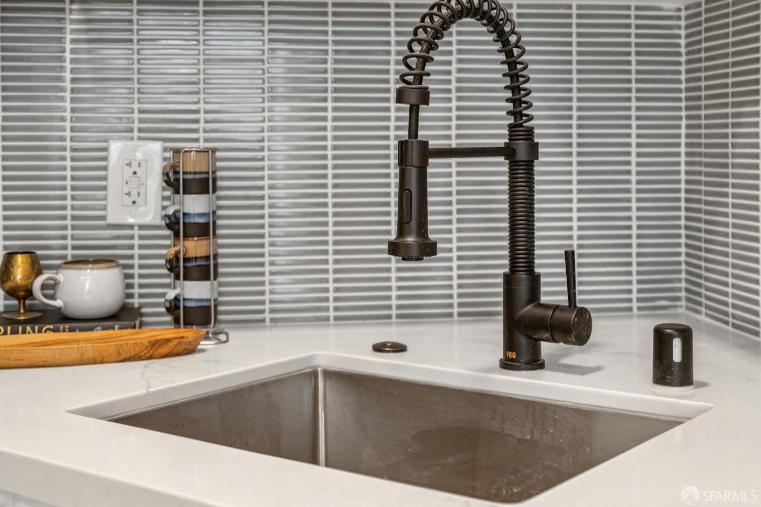 Detail Gallery Image 28 of 40 For 108 Albion St a,  San Francisco,  CA 94110 - 2 Beds | 1 Baths