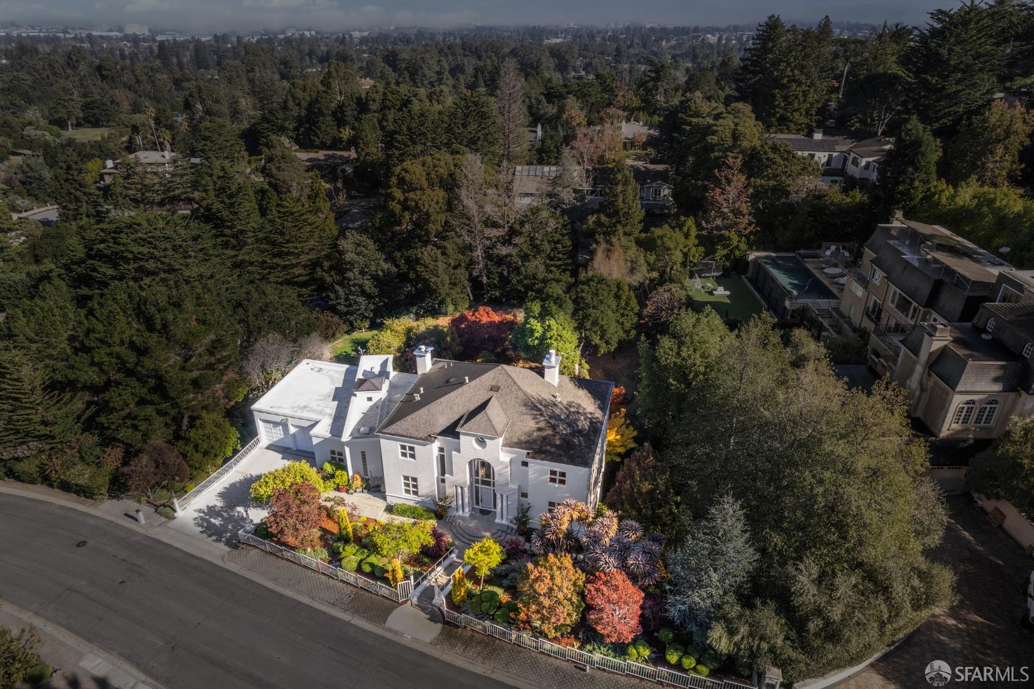 Detail Gallery Image 2 of 67 For 722 Jacaranda Cir, Hillsborough,  CA 94010 - 5 Beds | 4 Baths