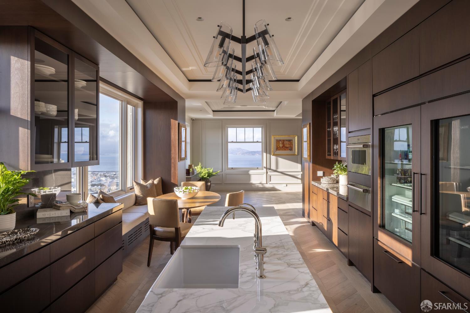 Detail Gallery Image 7 of 33 For 2100 Pacific Ave #10,  San Francisco,  CA 94115 - 3 Beds | 3/1 Baths