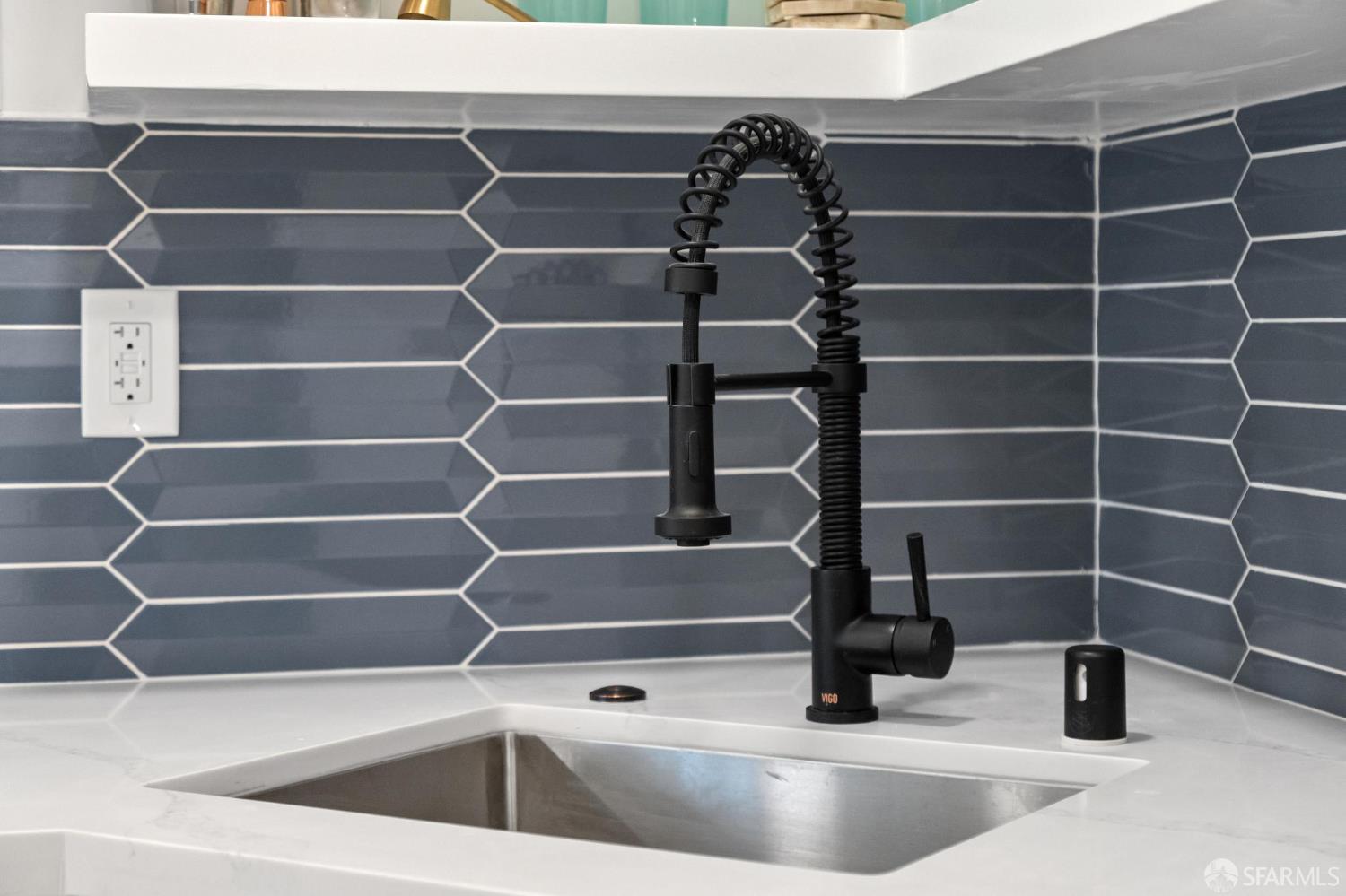 Detail Gallery Image 8 of 40 For 108 Albion St a,  San Francisco,  CA 94110 - 2 Beds | 1 Baths