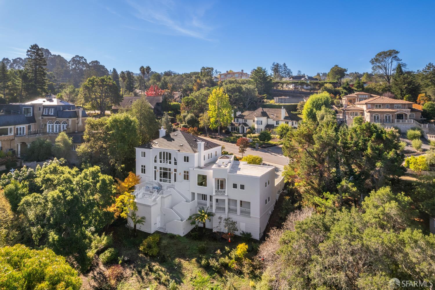 Detail Gallery Image 3 of 67 For 722 Jacaranda Cir, Hillsborough,  CA 94010 - 5 Beds | 4 Baths