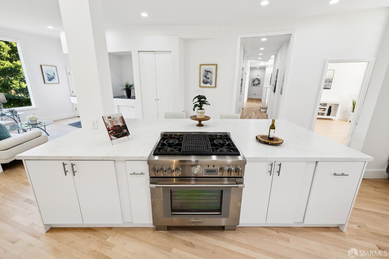 Detail Gallery Image 17 of 67 For 722 Jacaranda Cir, Hillsborough,  CA 94010 - 5 Beds | 4 Baths