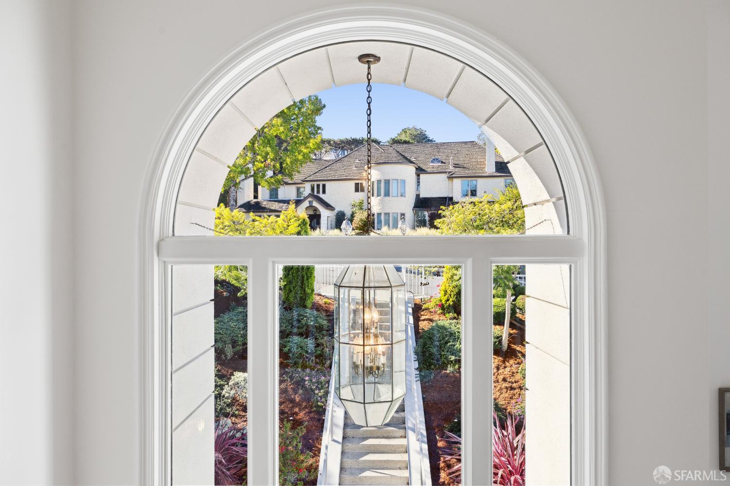 Detail Gallery Image 7 of 67 For 722 Jacaranda Cir, Hillsborough,  CA 94010 - 5 Beds | 4 Baths