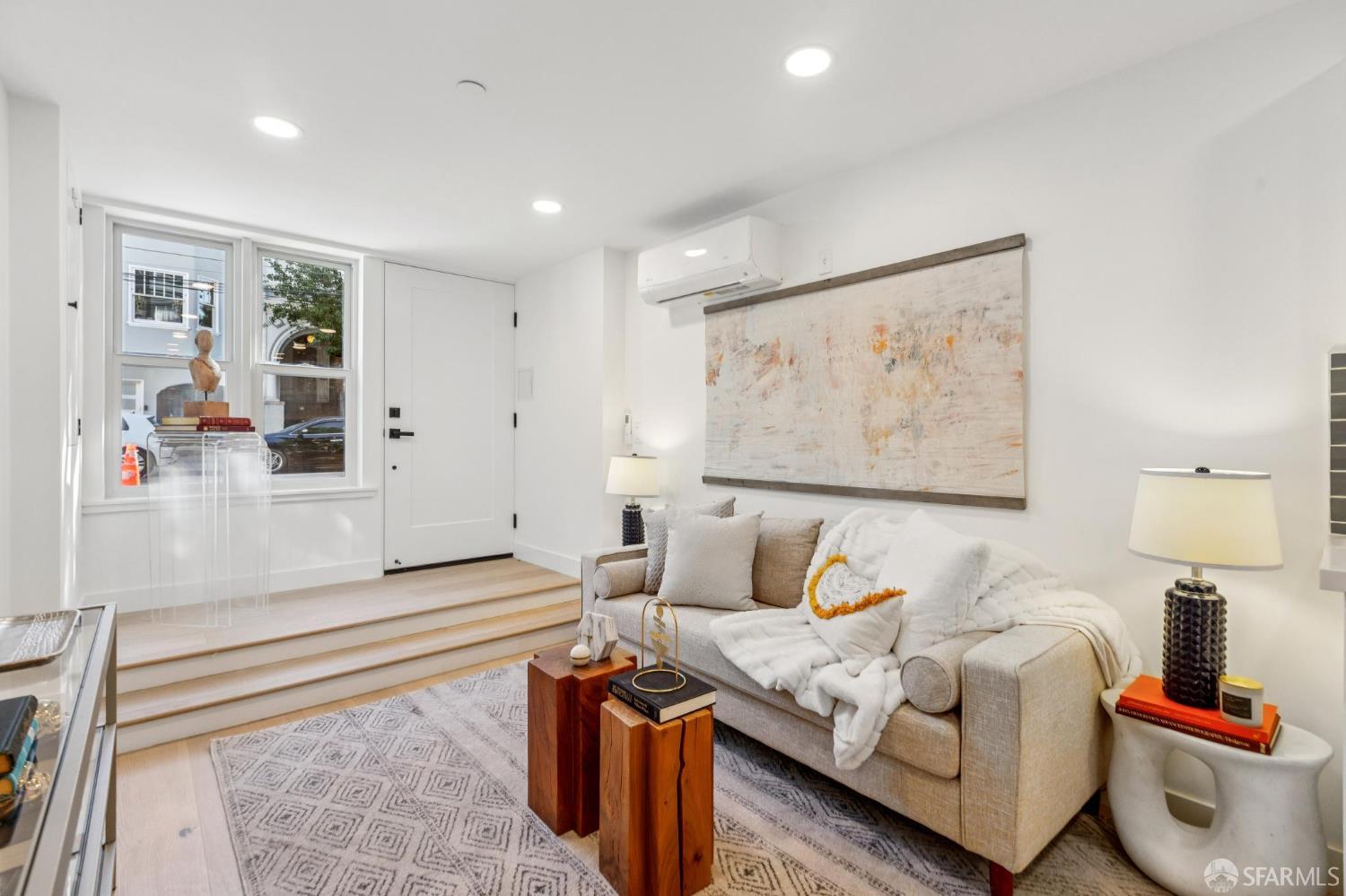 Detail Gallery Image 4 of 40 For 108 Albion St a,  San Francisco,  CA 94110 - 2 Beds | 1 Baths