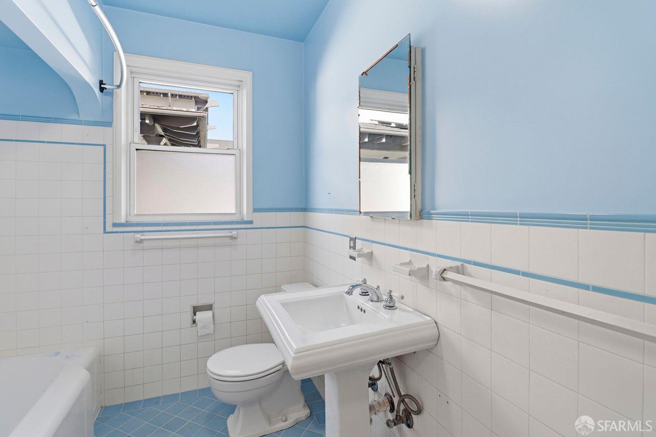 Detail Gallery Image 15 of 41 For 170 Hillview Ave, Redwood City,  CA 94062 - 3 Beds | 2 Baths