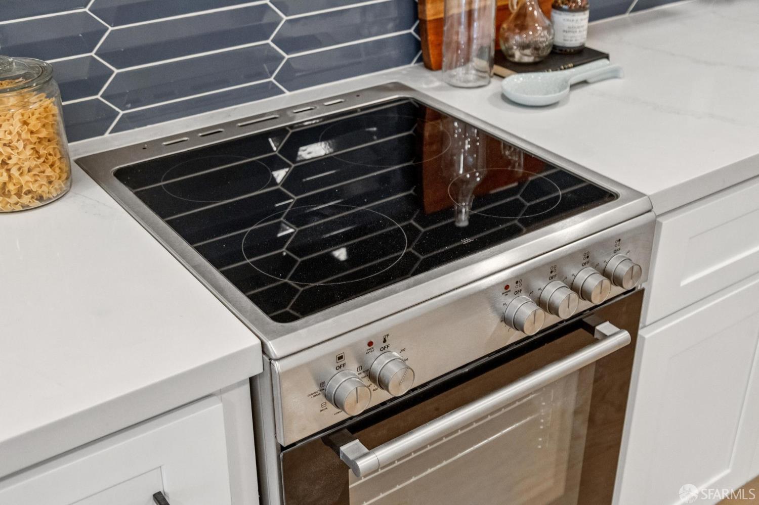 Detail Gallery Image 11 of 40 For 108 Albion St a,  San Francisco,  CA 94110 - 2 Beds | 1 Baths