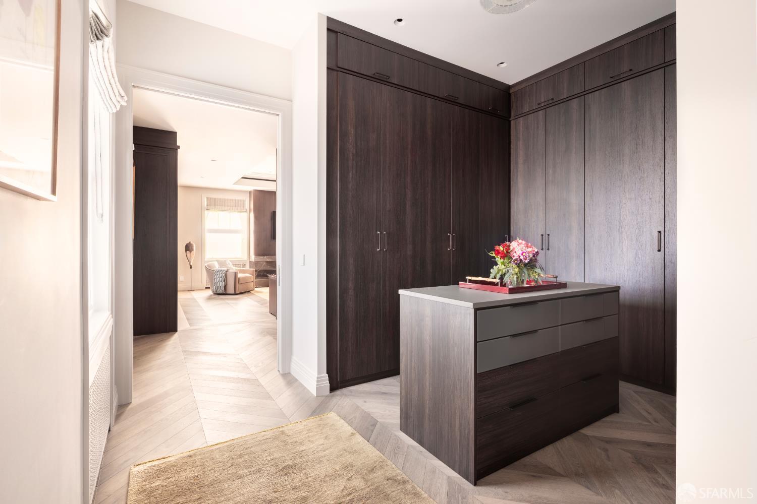 Detail Gallery Image 19 of 33 For 2100 Pacific Ave #10,  San Francisco,  CA 94115 - 3 Beds | 3/1 Baths