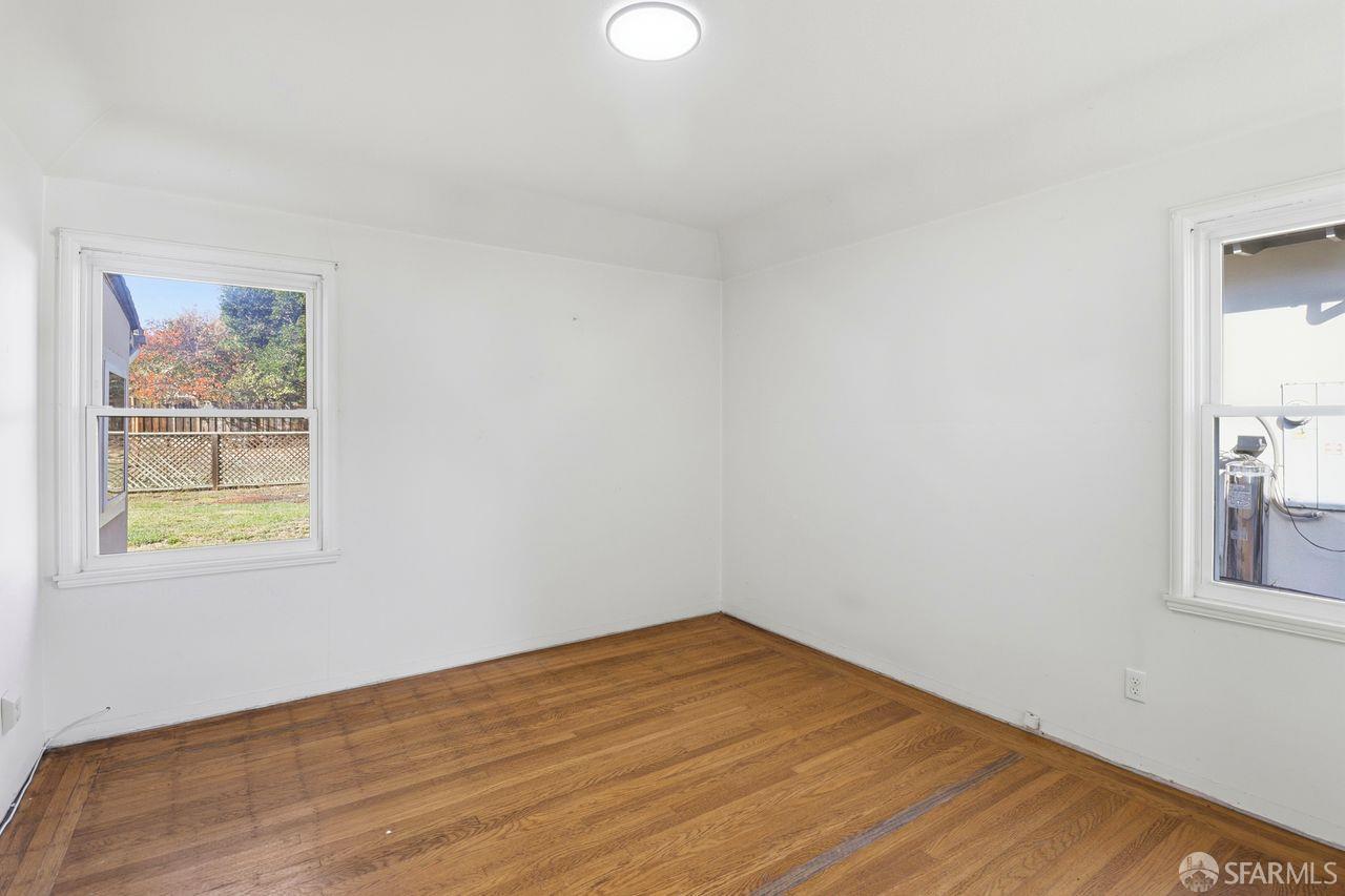 Detail Gallery Image 17 of 41 For 170 Hillview Ave, Redwood City,  CA 94062 - 3 Beds | 2 Baths