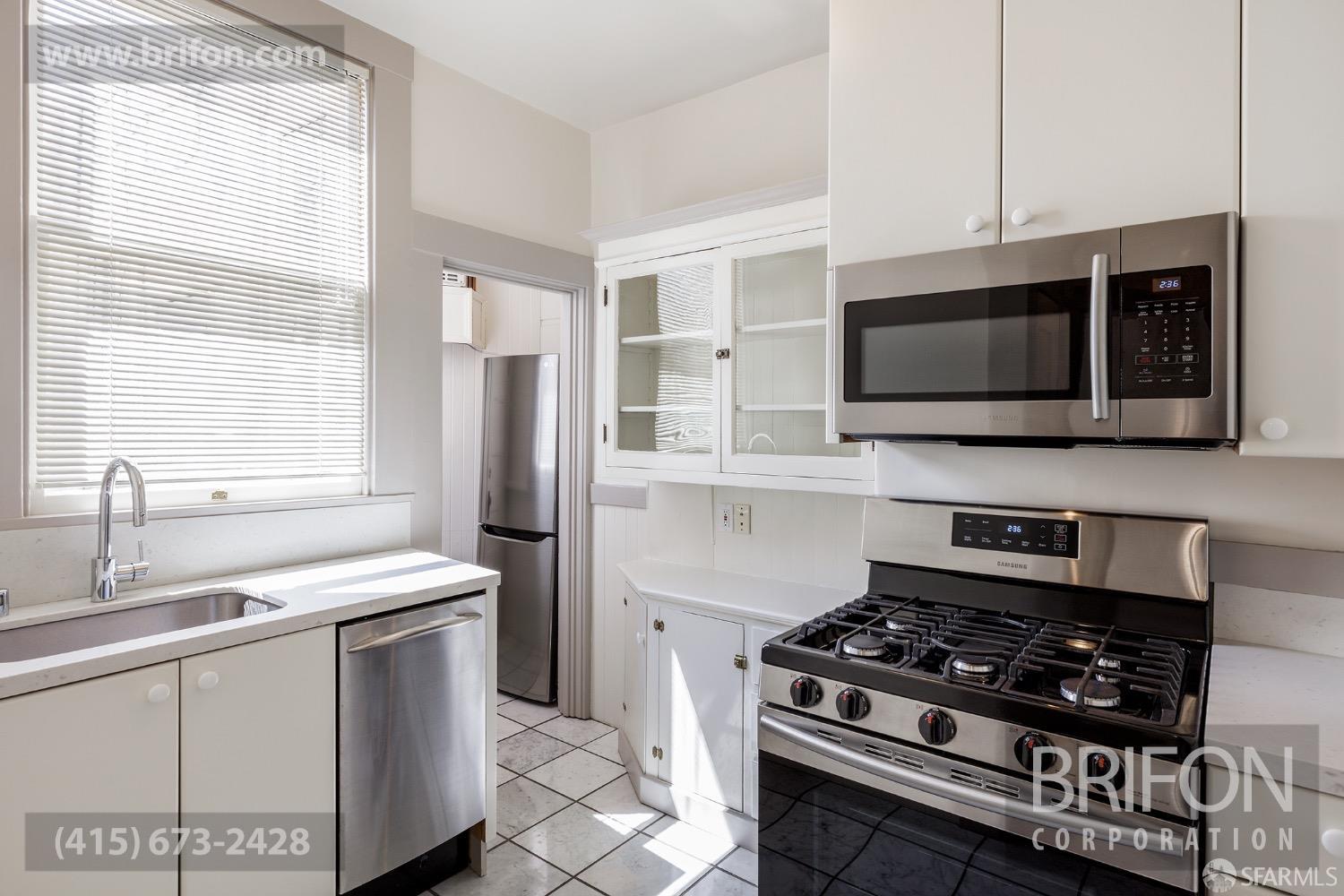 Detail Gallery Image 3 of 23 For 1463 Hyde St, San Francisco,  CA 94109 - 1 Beds | 1 Baths