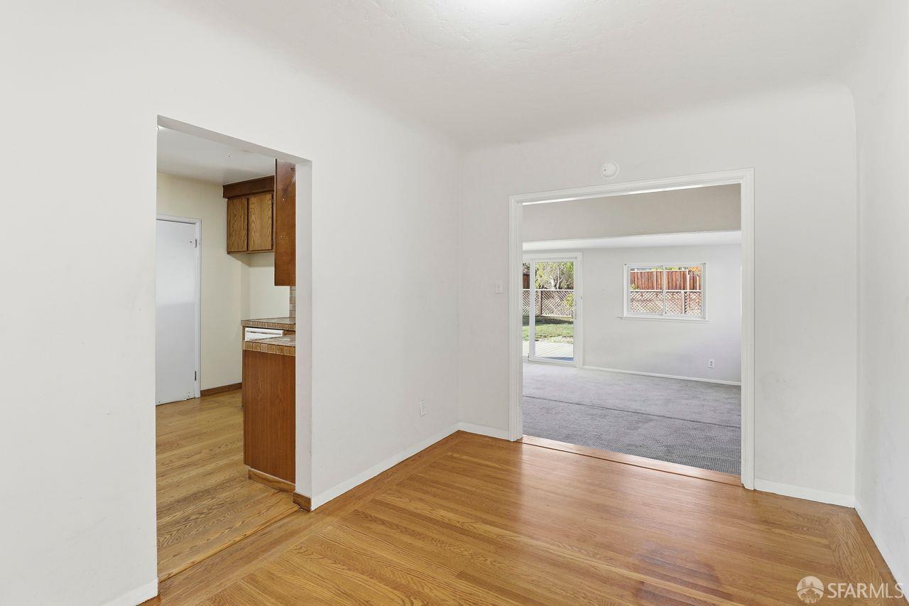 Detail Gallery Image 12 of 41 For 170 Hillview Ave, Redwood City,  CA 94062 - 3 Beds | 2 Baths