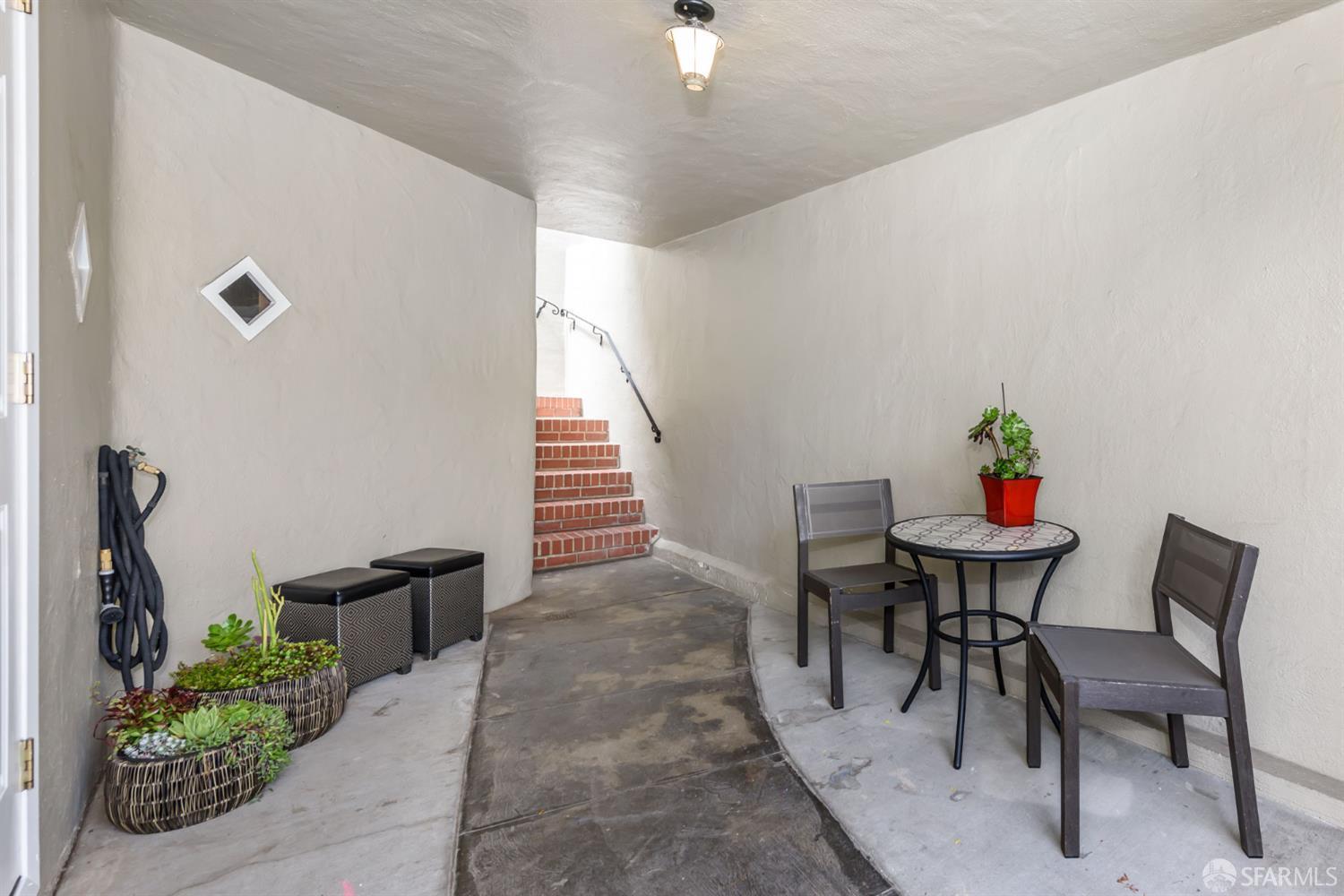 Detail Gallery Image 22 of 27 For 177 Meadowbrook Dr, San Francisco,  CA 94132 - 2 Beds | 2 Baths