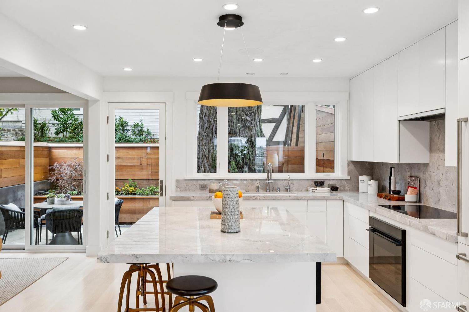 Detail Gallery Image 19 of 53 For 95 Nordhoff St, San Francisco,  CA 94131 - 4 Beds | 5 Baths