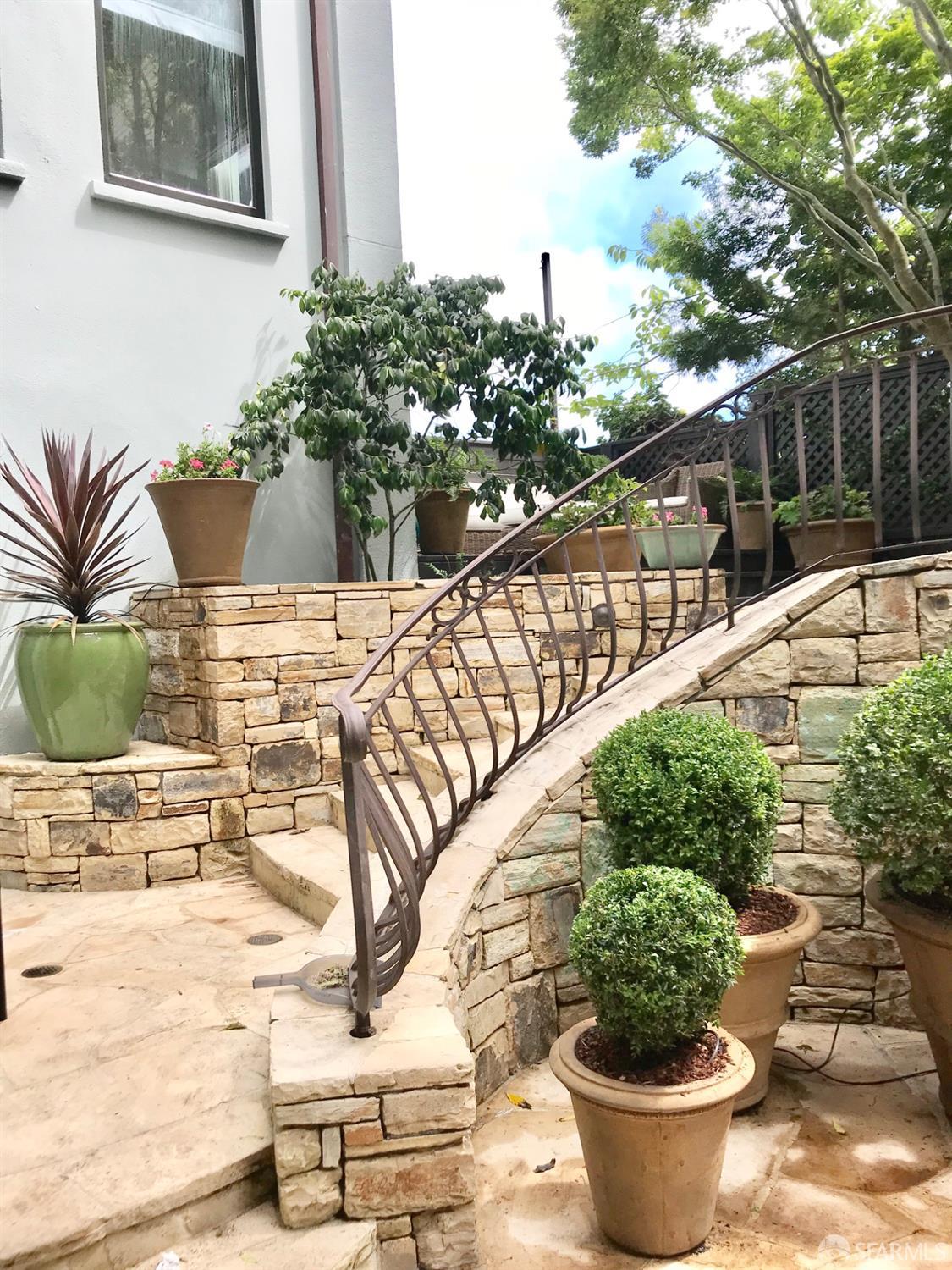 Detail Gallery Image 33 of 40 For 2828 Divisadero St, San Francisco,  CA 94123 - 4 Beds | 5/1 Baths