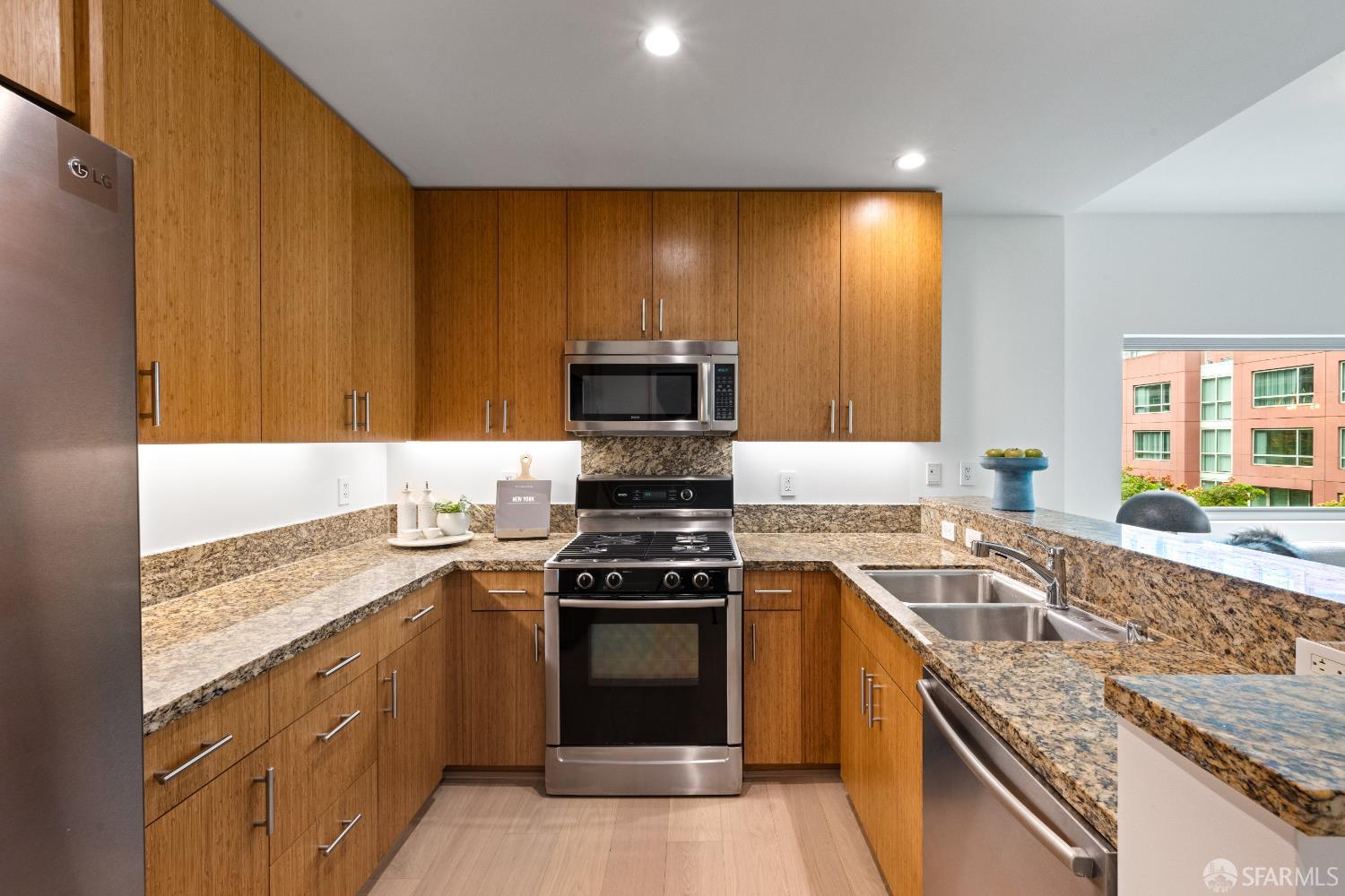 Photo #12: 425075964 Listing: Photo #12