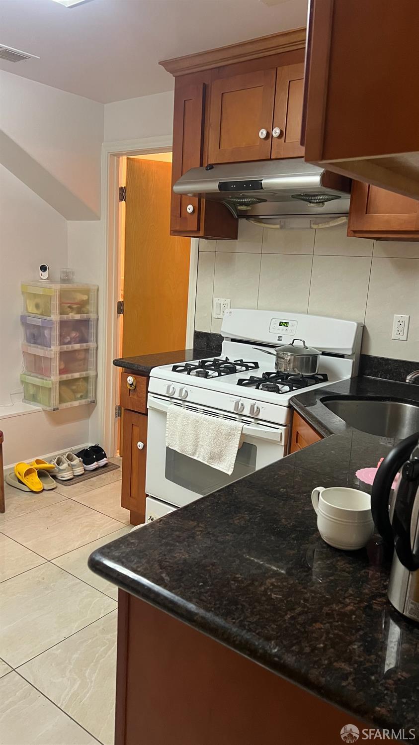 Detail Gallery Image 5 of 8 For 1216 32nd Ave, San Francisco,  CA 94122 - 4 Beds | 4 Baths