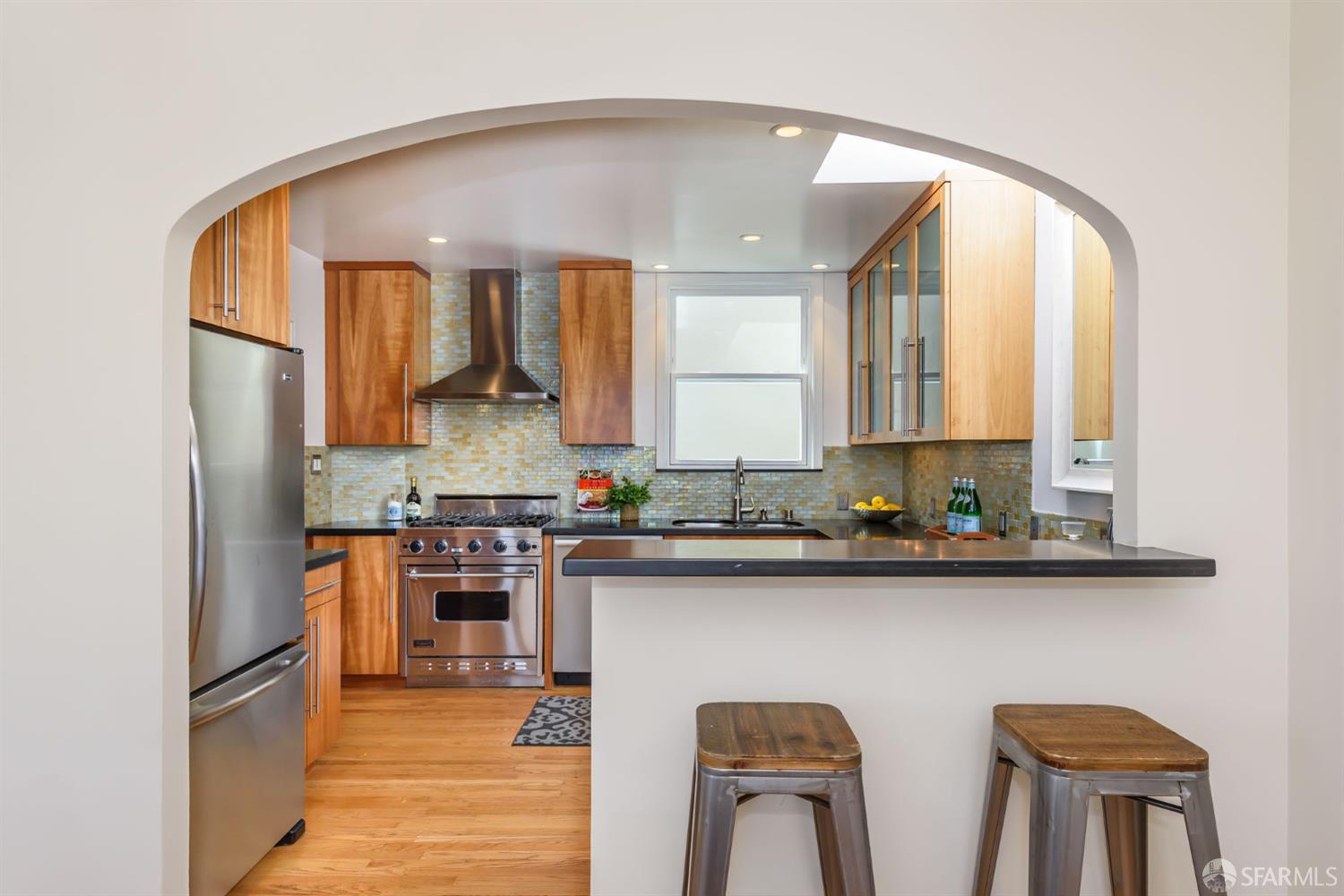 Detail Gallery Image 5 of 27 For 177 Meadowbrook Dr, San Francisco,  CA 94132 - 2 Beds | 2 Baths