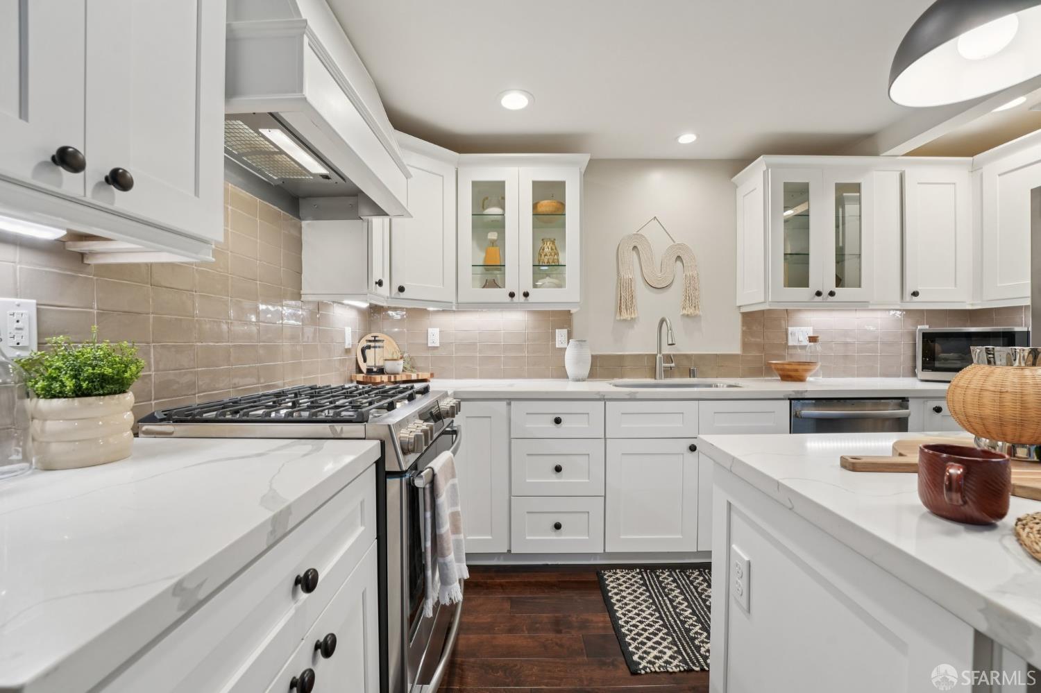 Detail Gallery Image 11 of 45 For 226 Roosevelt Way a,  San Francisco,  CA 94114 - 3 Beds | 2 Baths