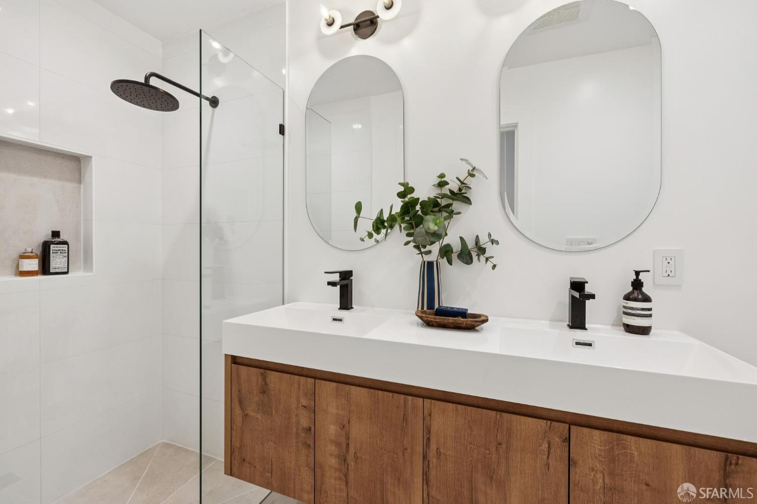 Detail Gallery Image 11 of 17 For 538 Page St a,  San Francisco,  CA 94117 - 3 Beds | 2 Baths